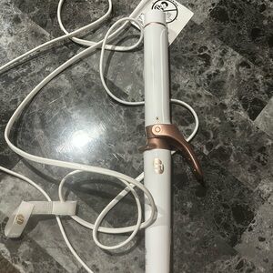 T3 curling iron